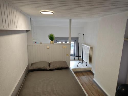 a room with a bed in the middle of a room at Chambre équipée pour 2p in Ostend
