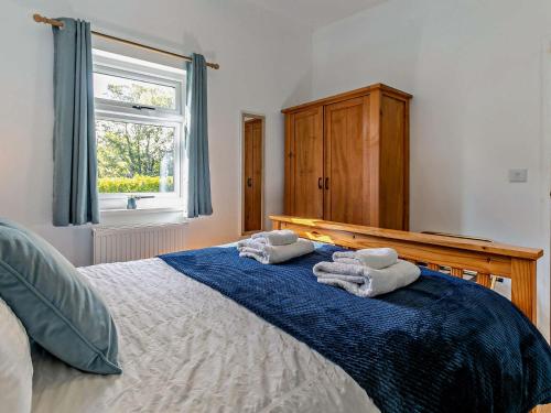 a bedroom with a bed with towels on it at 2 Bed in Portreath 82635 in Camborne