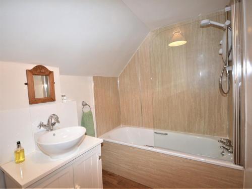 a bathroom with a sink and a bath tub at 2 bed in Duns 48811 in Duns