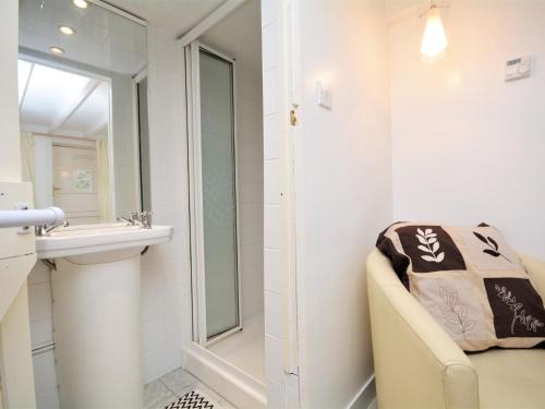 Koupelna v ubytování 1 bed property in Fowey SYBAR