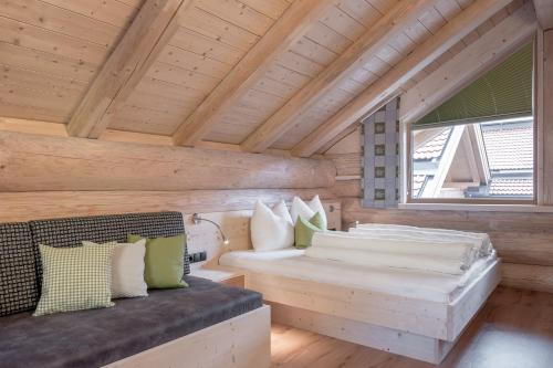 Postel nebo postele na pokoji v ubytování Chalet Resort Sölden