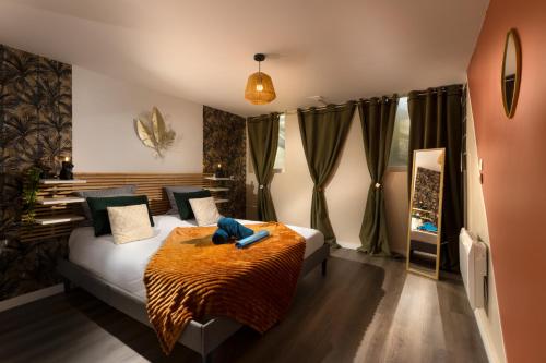 a bedroom with a bed with a blanket on it at LE CONCORDE-WIFI-Clim-Parking-3étoiles-OcKeys in Bram
