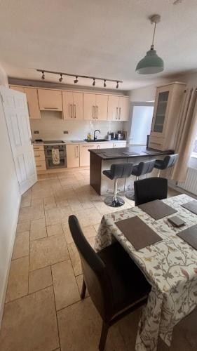 a kitchen with a table and chairs in a room at Cardinal Court , Wilton 3BR Beside CUH Hospital in Cork