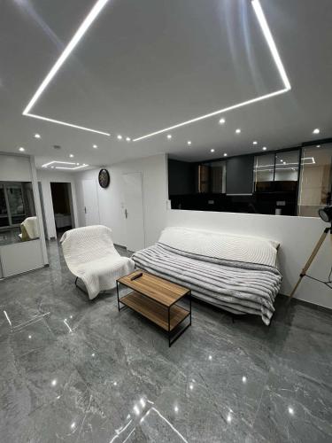 Χώρος καθιστικού στο Appartement Luxe & design Vue mer sur la Promenade des Anglais