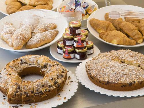 Jídlo v hotelu nebo okolí