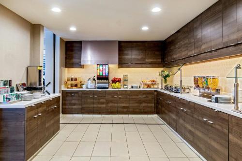 Una cocina o cocineta en Residence Inn by Marriott Nashua
