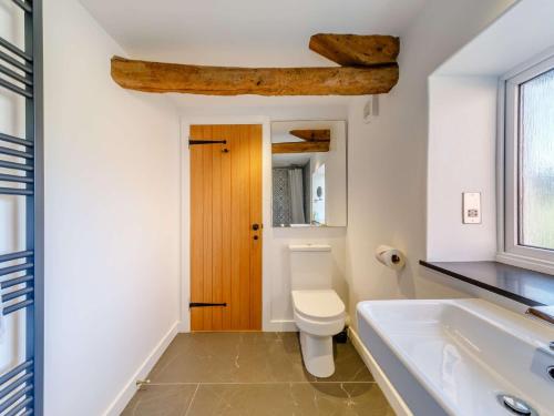 a bathroom with a toilet and a sink and a tub at 3 Bed in Caldbeck 86087 in Caldbeck