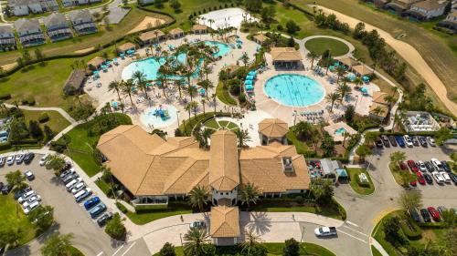 Immaculate Family Home - 7 Bed - with an Amazing Waterfall Pool photo 80