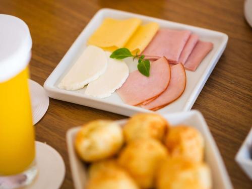 Jídlo v hotelu nebo okolí