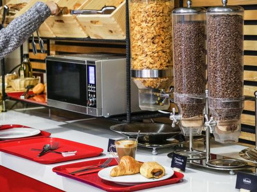 Kuchyň nebo kuchyňský kout v ubytování Ibis Girona