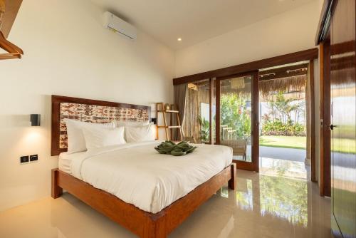 Giường trong phòng chung tại Villa Surgawi