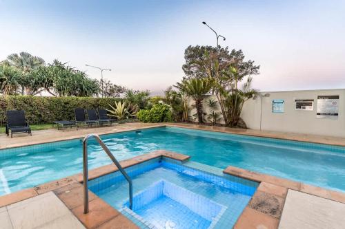 Bazen u objektu Oceanfront Hamptons 2BR Escape ili u blizini
