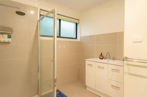 Ένα μπάνιο στο Beauna Vista Beach Retreat