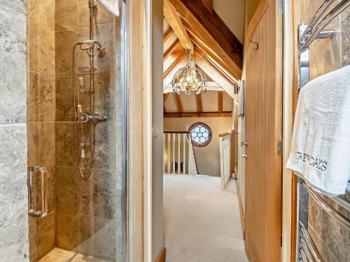 Ένα μπάνιο στο 6 Bed in Kings Lynn 90964