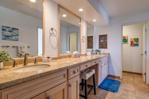 a bathroom with two sinks and a large mirror at Grand Champions 124 · GC 124 3BD Wailea Condo wAC Pool Hot Tub in Wailea