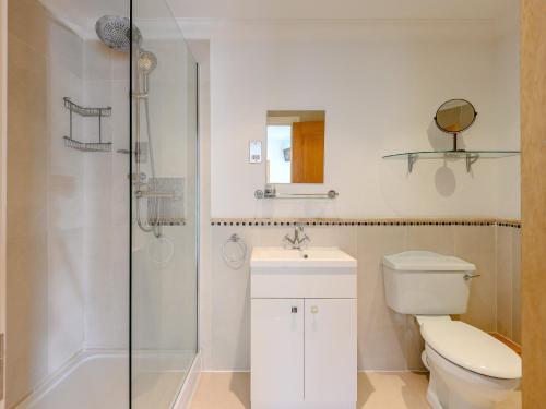 Et badeværelse på 4 Bed in Swanage 78838