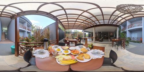 Eten bij of ergens in de buurt van het hotel


