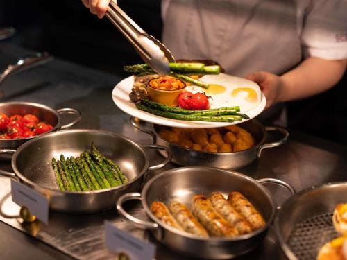 Jídlo v hotelu nebo okolí