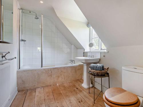 a bathroom with a sink and a bath tub at 5 Bed in Sturminster Newton 76458 in Lydlinch