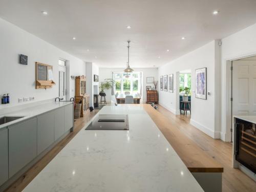 Posezení v ubytování 5 Bed in Bude 85698