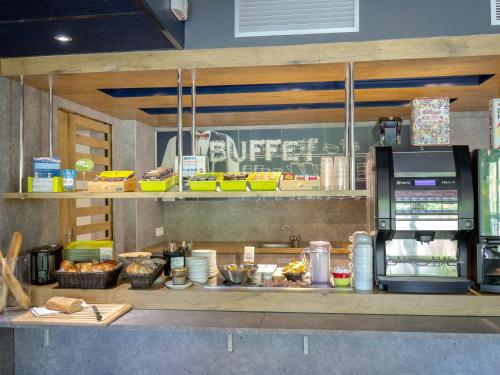 ホテルの敷地内または近くでの食事または食べ物