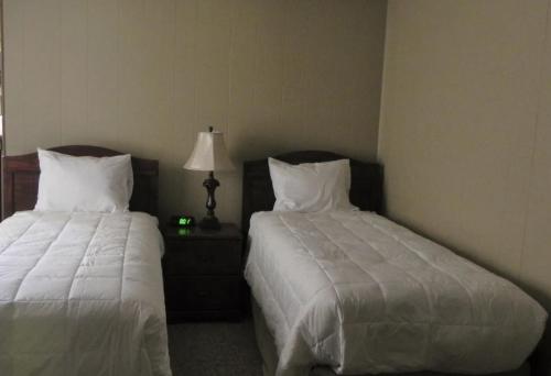 Een bed of bedden in een kamer bij FlexiRoom on Hereford