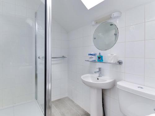 Phòng tắm tại 4 Bed in Nr Bamburgh CN201