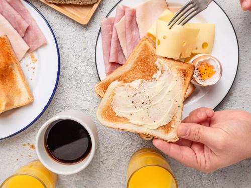 ホテルの敷地内または近くでの食事または食べ物