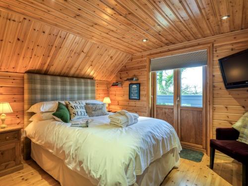 Postel nebo postele na pokoji v ubytování 3 Bed in Great Ayton 77735