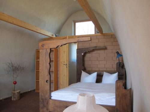 Postel nebo postele na pokoji v ubytování Gästehaus am Wangeliner Garten