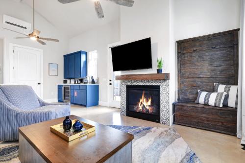 a living room with a fireplace and a tv at Frio - A Birdy Vacation Rental in Fredericksburg