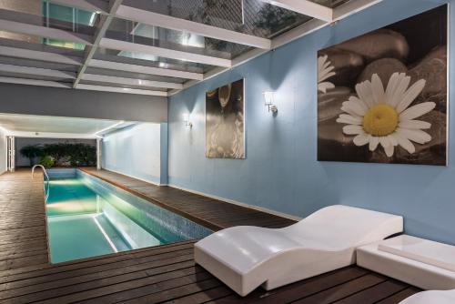 a living room with a swimming pool and a white couch at TOP VIEW PENTHOUSE Private Rooftop, Wi-Fi 500Mbps, Air Conditioning, Grill, Pool and Gym in Mexico City