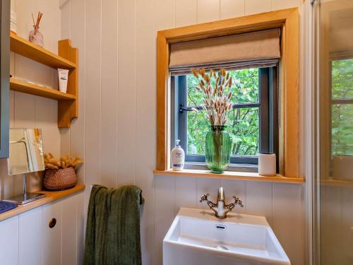 a bathroom with a sink and a window at 1 Bed in Pateley Bridge 95112 in Sawley