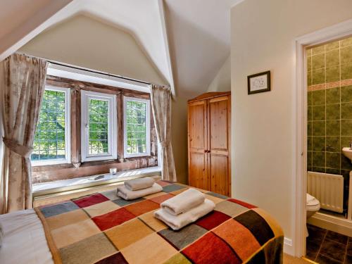 Postel nebo postele na pokoji v ubytování 3 Bed in Eskdale SZ403