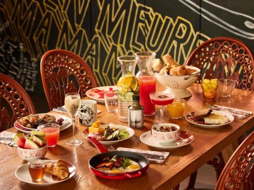 Jídlo v hotelu nebo okolí