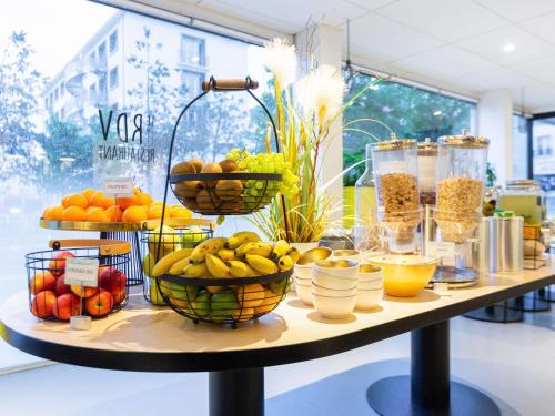 ホテルの敷地内または近くでの食事または食べ物