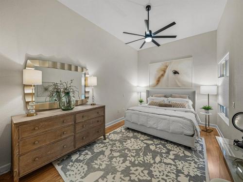 a bedroom with a bed and a large mirror at Lake Jovita 3BR Golf Villa including Black Diamond Access in Dade City