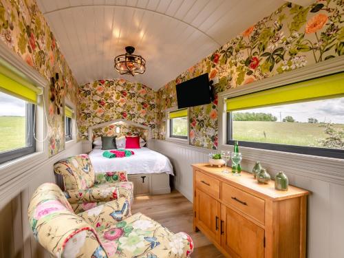 Postel nebo postele na pokoji v ubytování 1 Bed in Bishop Auckland 32355