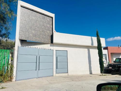 Το κτήριο όπου στεγάζεται  η παραθεριστική κατοικία