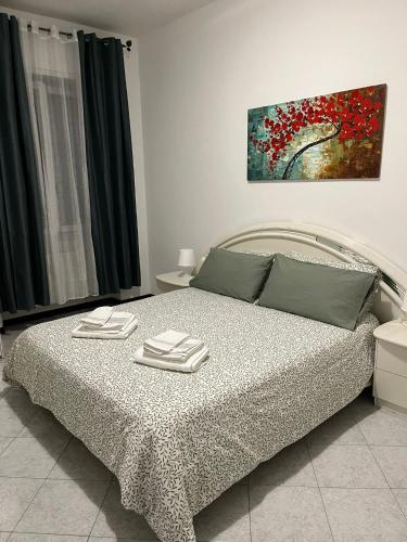a bedroom with a bed and a painting on the wall at Angy's Home in Corsico