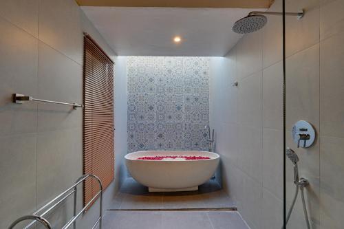 a bathroom with a bath tub in a room at Sweet Escape 1BR Matahari LaLuxe A22 Sanur Villa in Sanur