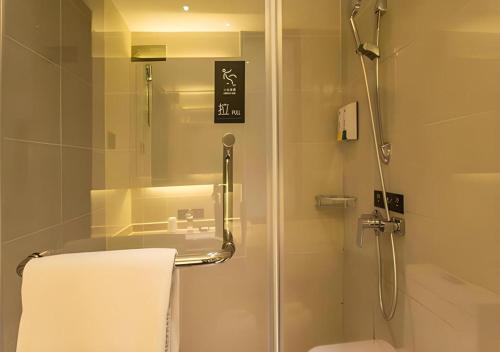 a bathroom with a shower with a glass door at City Comfort Inn Nanning Shuangyong Road Guangxi Medical University in Nanning