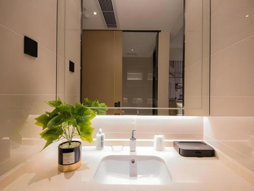a bathroom with a sink and a mirror at City Comfort Inn Zhaoqing Qixingyan Yihua Plaza Agile City in Zhaoqing