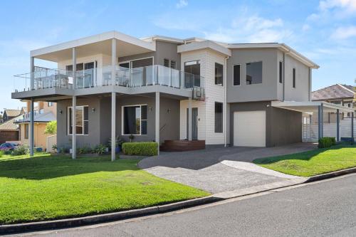 Gallery image of 4-Bedroom Family Retreat, Just 50m to Boyds Beach, Kiama Downs in Kiama Downs