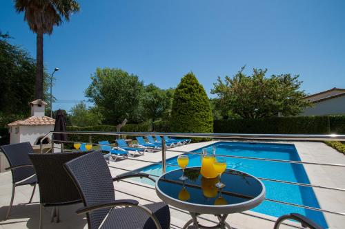 Foto Port de Pollenças asuva majutusasutuse Can Barbas galeriist