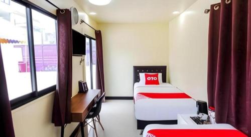 a small room with two beds and a desk at 5BOX Donmuang Airport in Bangkok