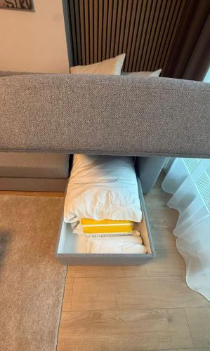 Φωτογραφία από το άλμπουμ του Chic 1BR & 1LR Apartment Panoramic Sky View σε Nivy