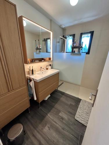 Ένα μπάνιο στο Chambre au calme parc de la colombière