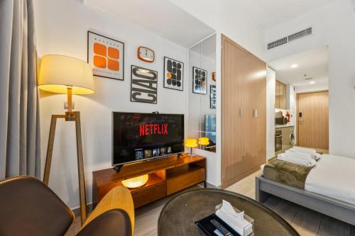 Elite Escape - Stylish Getaway in Azizi Riviera 43