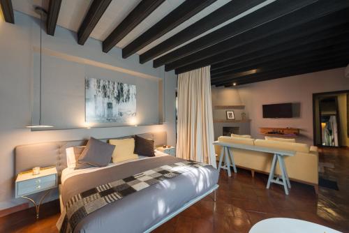a bedroom with a bed and a desk in it at Dos Casas Hotel & Spa in San Miguel de Allende